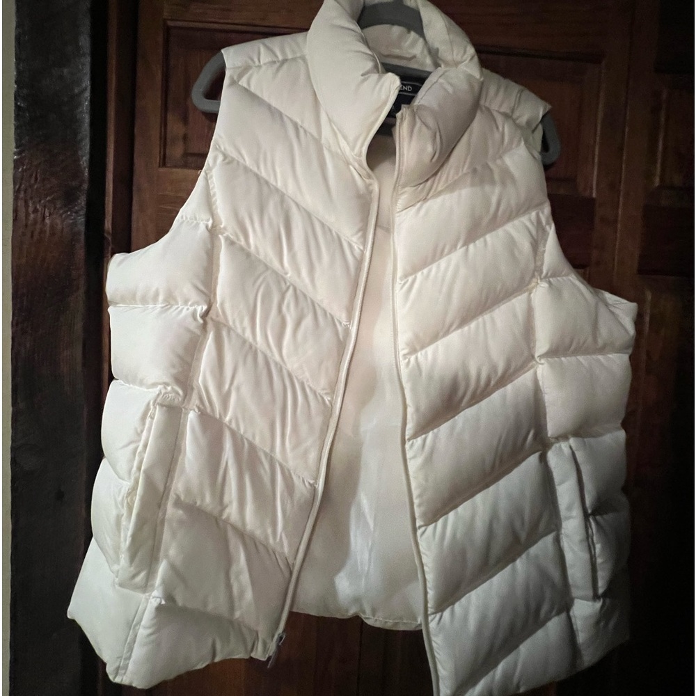 Women’s size XL (18) Puffer Vest from Land’s End. Excellent condition.